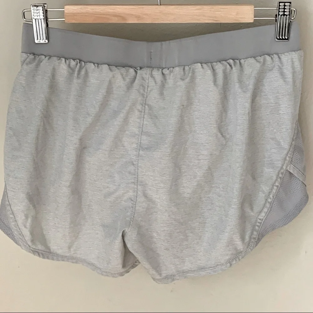 UNDER ARMOUR Fly-By 2.0 3.5” Shorts Gray Wolf Full Heather Size Small - Picture 9 of 14